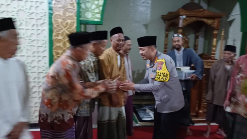 Laksanakan Program Commander Wish Kapolda, Dirbinmas Polda Banten Rutin Shalat Subuh Keliling