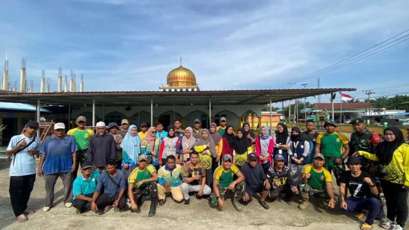 *Pos Aji Kuning Bersama Masyarakat Gelar Karya Bhakti Bersihkan Masjid Darul Istiqomah*
