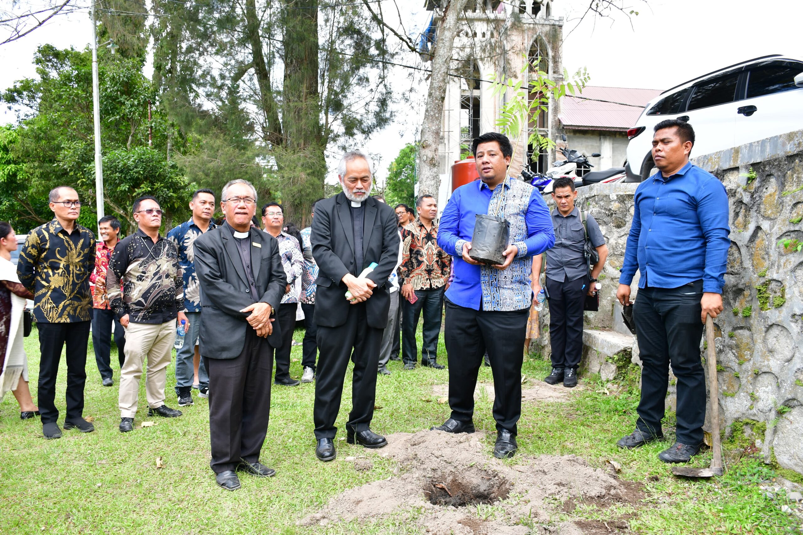 Bupati Samosir Hadiri Perayaan Bersama Masa Penciptaan dan Minggu Ekologi HKBP Tahun 2024.