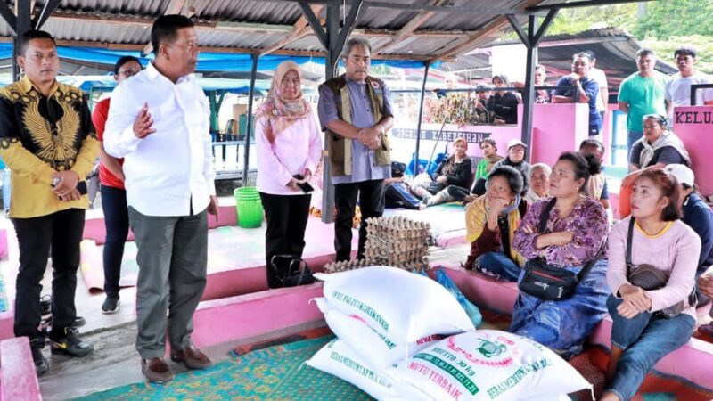 *Bupati Simalungun Kunjungi Masyarakat Korban Kebakaran di Kota Parapat*