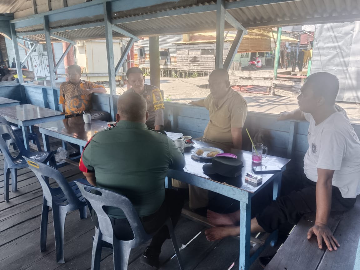 Bhabinkamtibmas Teluk Pulai Briptu Brian Romi  Sitorus. SH