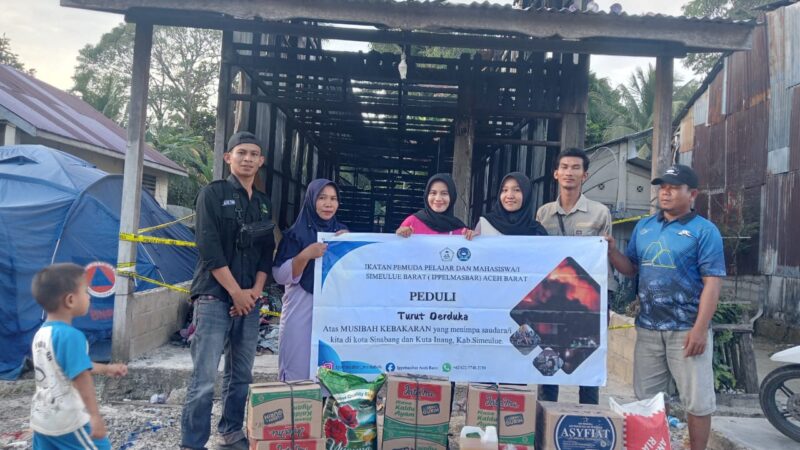 Ikatan Pemuda Pelajar dan Mahasiswa Simeulue Barat (IPPELMASBAR)  Aceh Barat, ikut serta menggalang bantuan untuk korban kebakaran