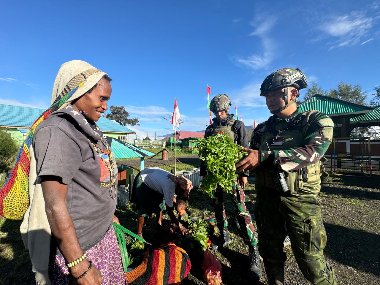 ROSITA HABEMA BANTU EKONOMI WARGA YOPARU