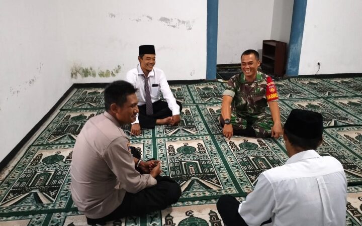 Babinsa Winong Tumbuhkan Kedekatan Dengan Tokoh Agama