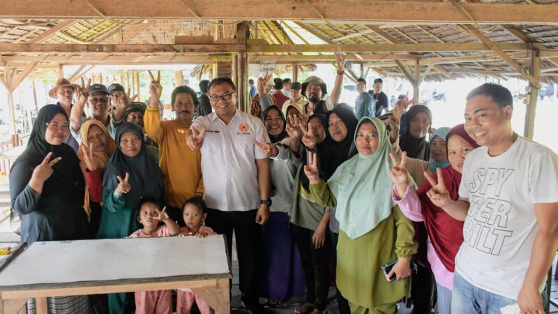 *Dukung Pendidikan, Asri Ludin Berikan KIP dan Beasiswa untuk Warga Desa Karanganyar*