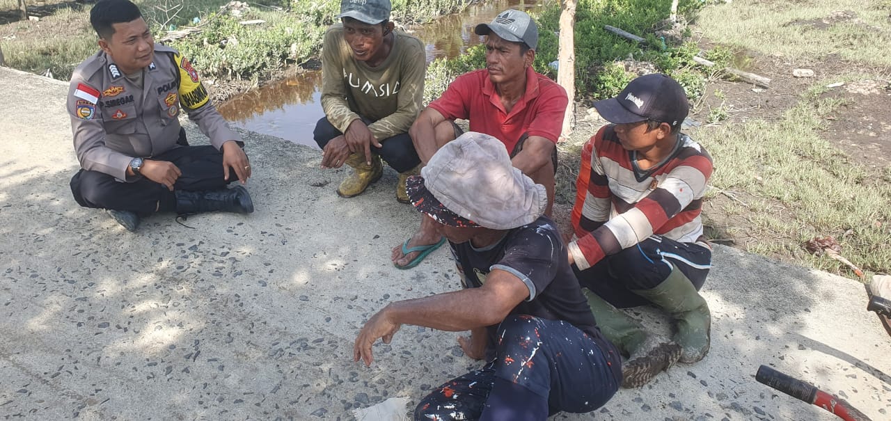 Bhabinkamtibmas Panipahan Perkuat Cooling System Menjelang Pilkada.