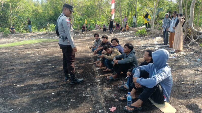 Bhabinkamtibmas Panipahan darat Temui Warga Sampai Kan Pesan Penting nya Pilkada Damai.