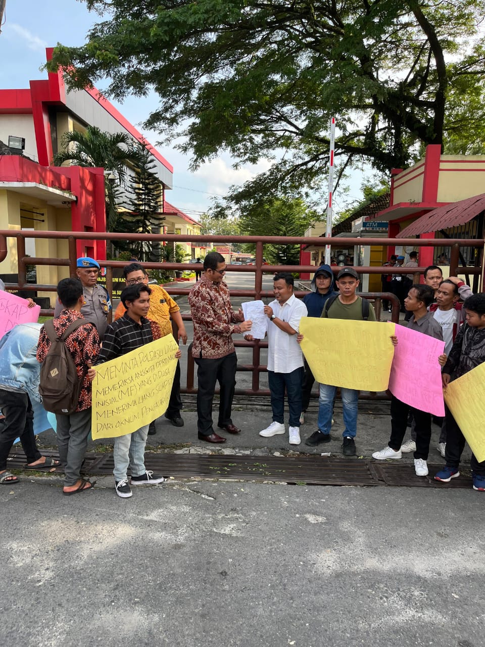 Massa Desak Kapoldasu Tetapkan Bupati/Wabup sebagai Tersangka Baru Kasus PPPK Madina