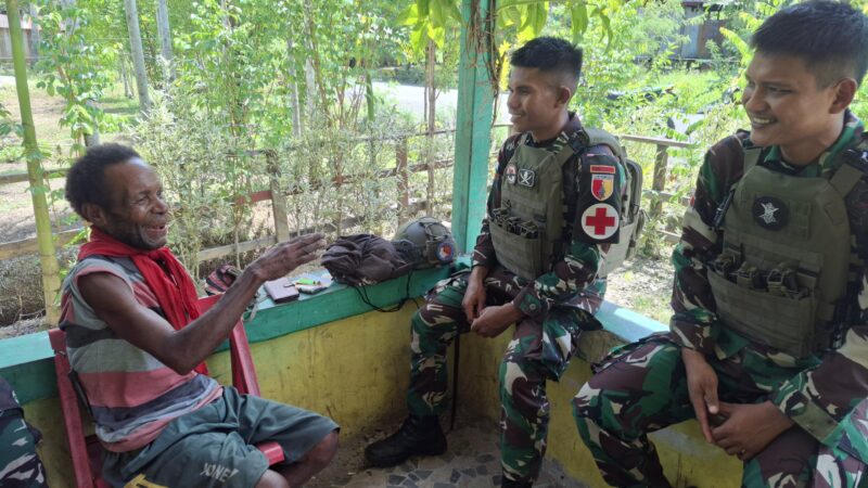 *Terus Jalin Silaturahmi, Satgas Yonif 512/QY Sambangi Rumah-Rumah Warga*