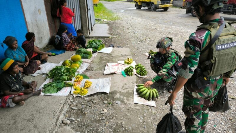 Warga Muara Sambut Gembira Rosita Marinir Habema