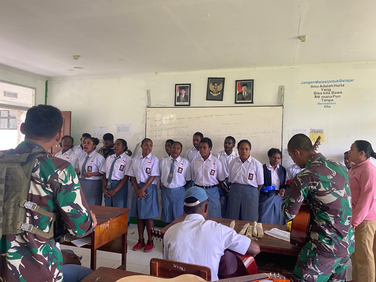 KOMSOS HABEMA BANGKITKAN SEMANGAT PEMUDA KAGO LATIHAN MUSIK