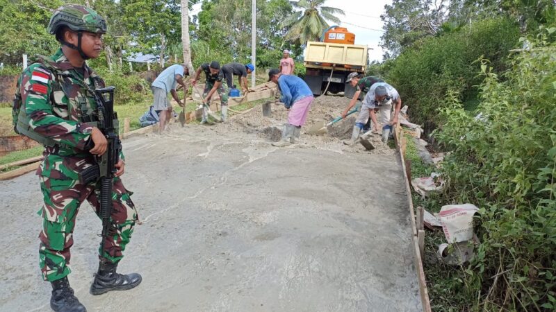 Satgas Pamtas Yonif 642/Kps Gotong-Royong Pembuatan Jalan Setapak Akses Penghubung Antar Kampung Wasa