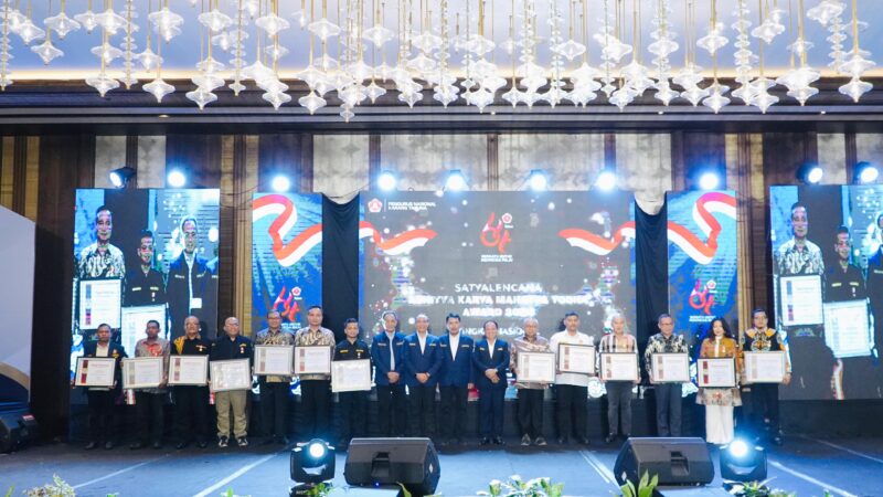 *Asri Ludin Tambunan, Dokter Spesialis Pertama yang Terima Satyalancana Aditya Karya Mahatva Yodha*