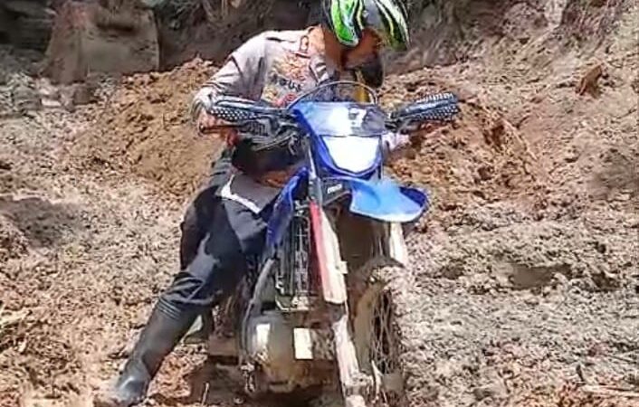 Kapolres Dairi Cek Kondisi Longsor Di Desa Suka Dame, Berikan Bantuan Kepada Masyarakat