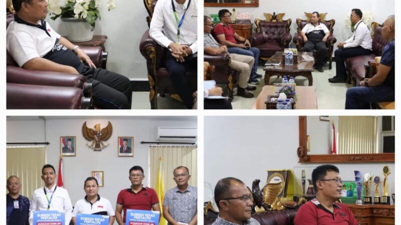 Penjabat Bupati Dairi Surung Charles Bantjin di dampingi Kepala Bagian Perekonomian Setda Kab Dairi Lipinus Sembiring terima audiensi SBM (Sales Branch Manager)