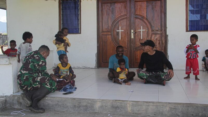 GOTONG ROYONG WARGA DIM BERSAMA HABEMA BERSIHKAN GEREJA KENYAM
