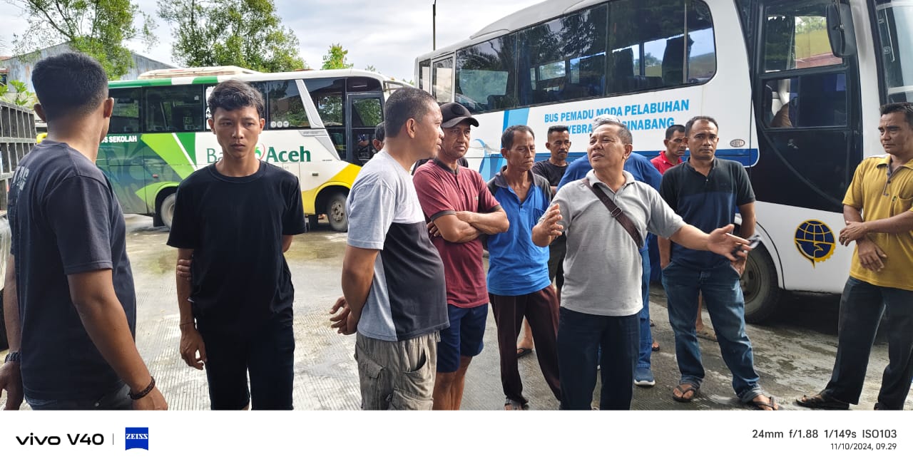 Sopir Dam Truk di Simeulue Mengeluh, BBM Solar di SPBU Tidak Terdistribusi dengan Baik