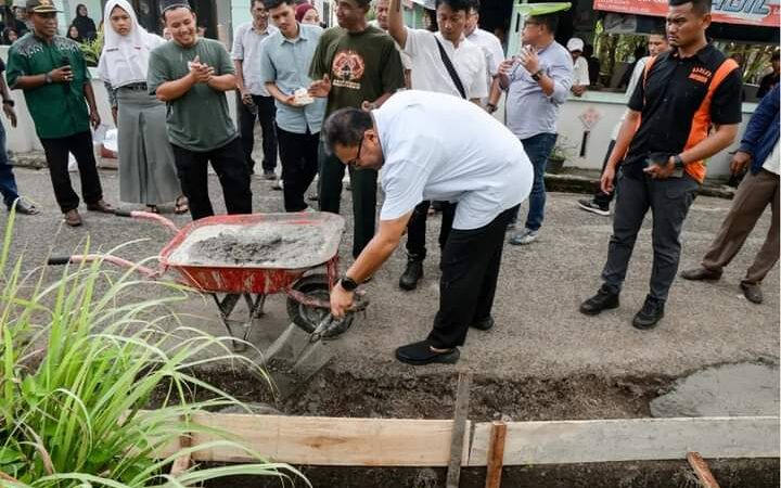 *Respon Cepat ADIL Tanggapi Keluhan Masyarakat, Bahu Jalan Amri Tambunan Langsung Di Cor*