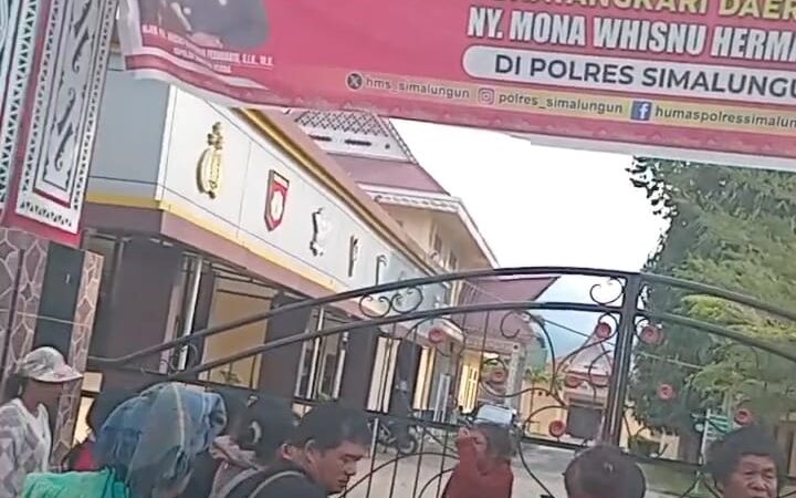 *Konflik Masyarakat dengan PT. Tapian Nauli, Warga Dusun Hoppoan Seruduk Polres Simalungun*