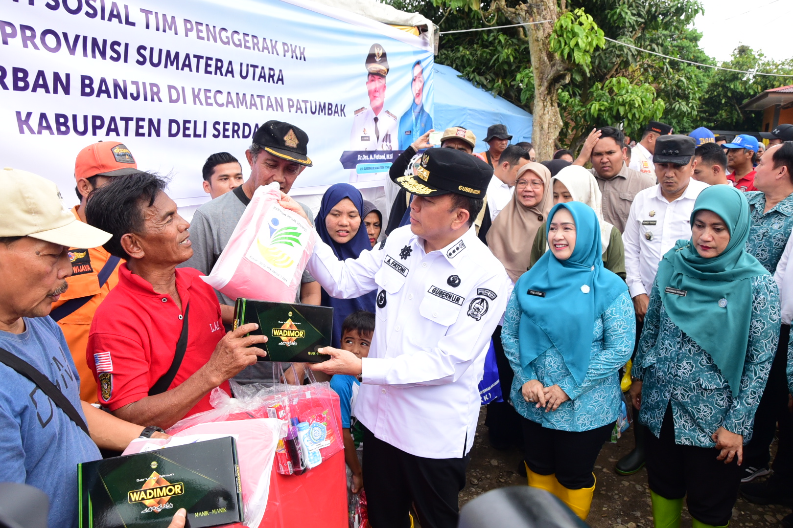 TP PKK Sambut Kedatangan Pj Gubsu Tinjau Banjir di Patumbak