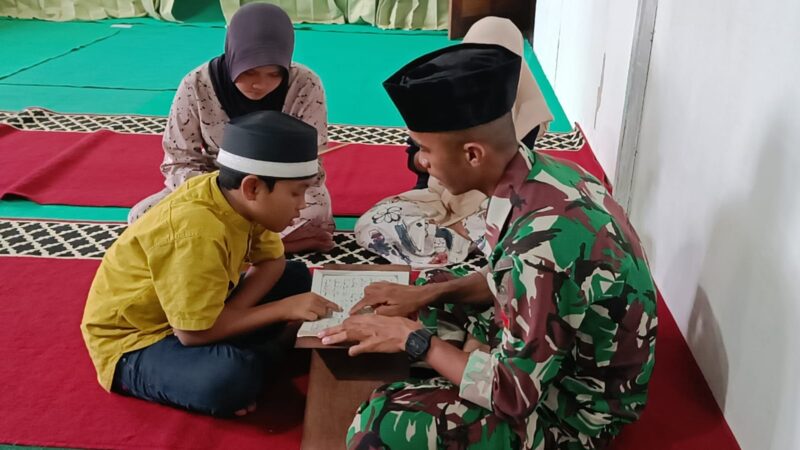 Bekali Ilmu Agama Islam, Satgas Yonif 762/VYS Ajari Mengaji Anak-Anak Kampung FEF