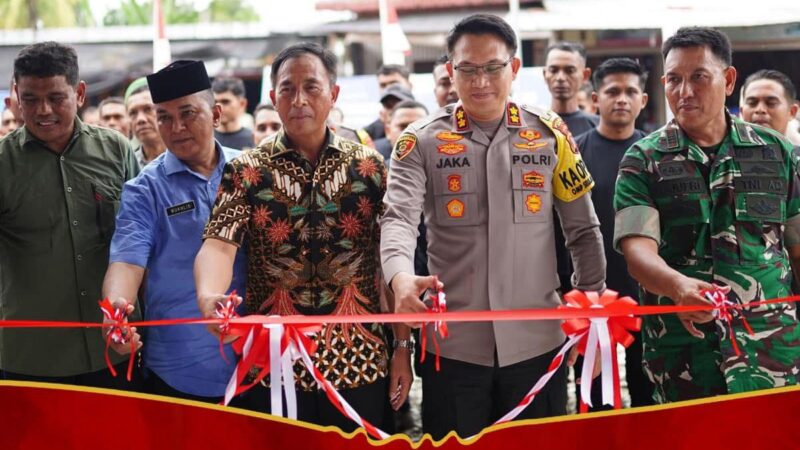 Dirresnarkoba Polda Aceh Kombes Shobarmen meluncurkan secara serentak 23 Kampung Bebas Narkoba (KBN)