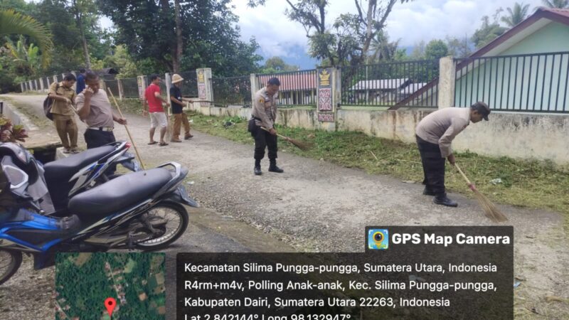 Personil Polsek Parongil Turun Langsung Bantu Gotong Royong di Desa Siboras