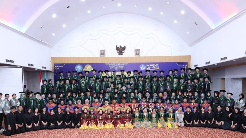 Universitas Battuta Sukses Laksanakan Wisuda Angkatan Ke I dan II di Hotel Madani Medan, Drs Margono : Teruslah Belajar
