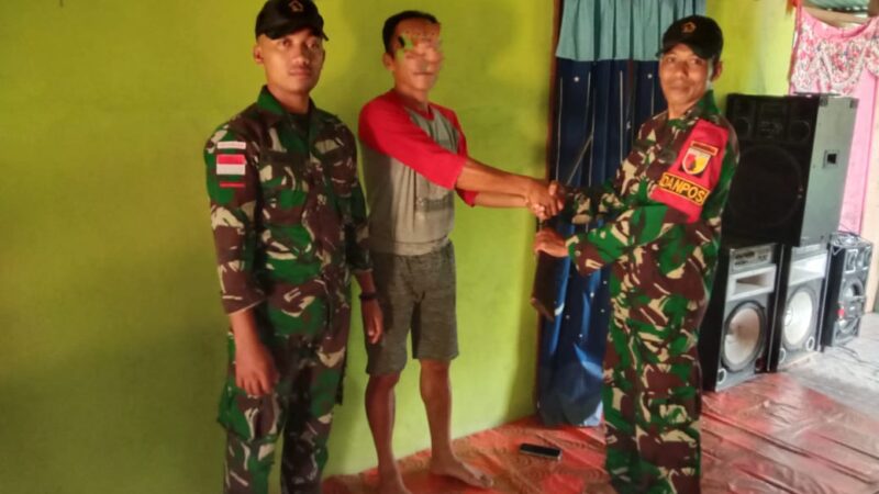 Satgas Yonzipur 5/ABW Terima Senjata Rakitan Secara Sukarela Dari Masyarakat Perbatasan RI-Malaysia