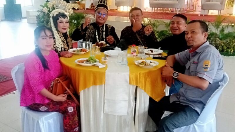 Tim Redaksi MSN Hadir Dalam Pernikahan Ahmad dan Fitri Dalam Rasa Persaudaraan Yang Erat