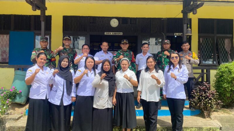 *Sinergi TNI, Polri Gelar Pembekalan Kesehatan dan Narkoba Kepada Siswa SMAN 1 Ketungau Hulu*