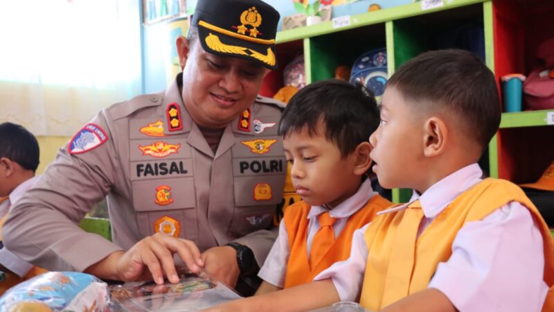 Kapolres Dairi Lakukan Kunjungan Tatap Muka Sembari Bagikan Makanan Gizi Gratis