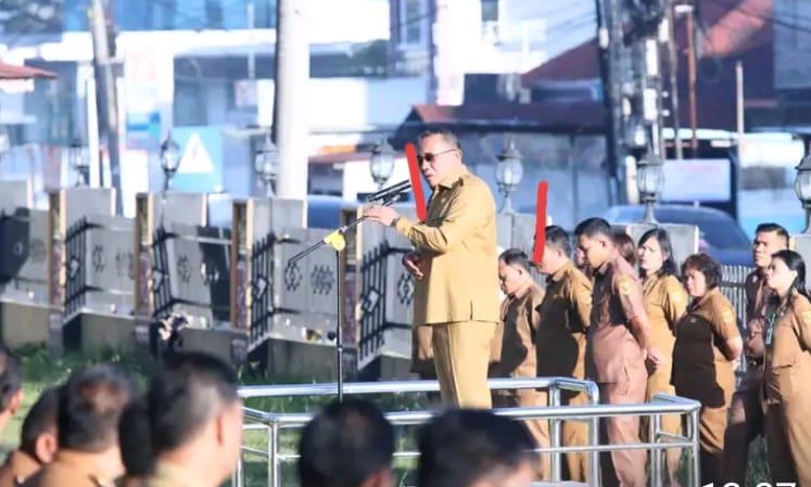 Pejabat(PJ) Sekda Pimpin Apel Gabungan Pemkab  Dairi