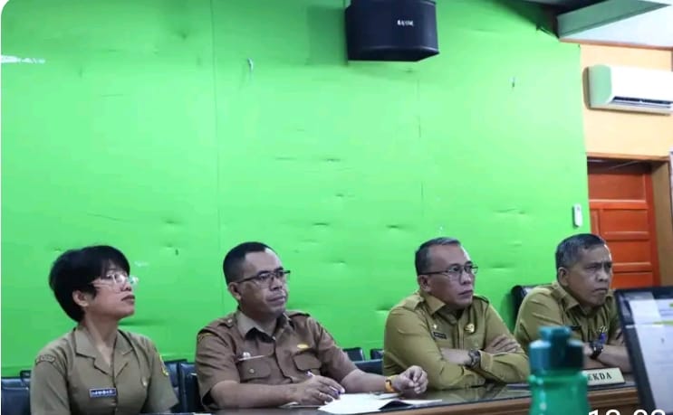 Pejabat (PJ)sekda didampingi asisten pemerintahan mengikuti rapat terkait pelantikan kepala daerah dan wakil kepala daerah