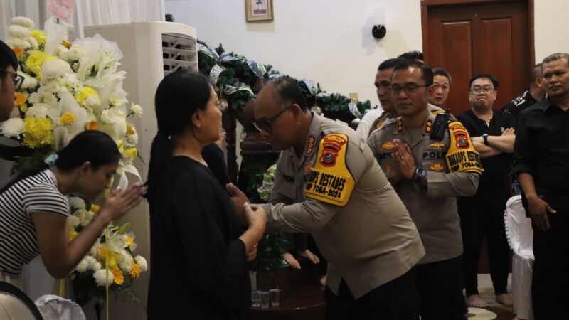 Kapolrestabes Medan Melayat ke Rumah Duka Kombes Pol (Purn) Makmur Ginting