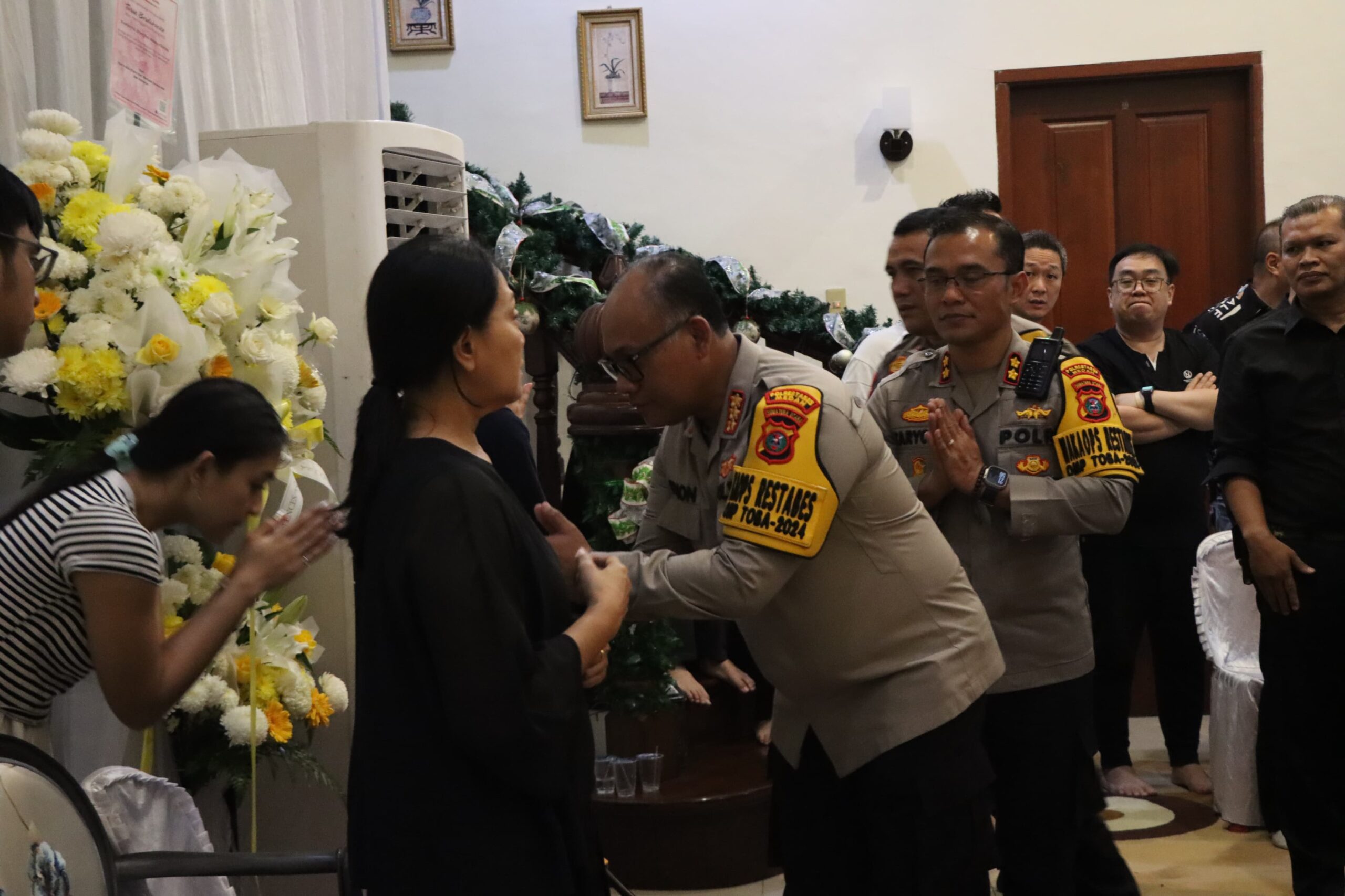 Kapolrestabes Medan Melayat ke Rumah Duka Kombes Pol (Purn) Makmur Ginting