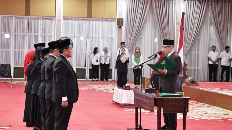 *Pelantikan Pejabat Eselon 3 dan 4, Pj Gubernur Fatoni: Pelantikan Pejabat Sudah Sesuai Aturan Untuk Percepat Program Pemerintah*