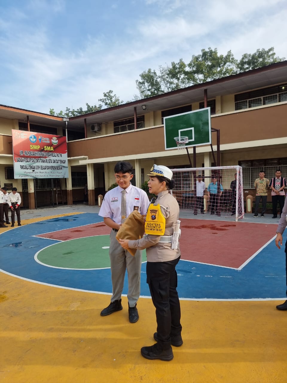 Polda Sumut Gelar Sosialisai Keselamatan Berlalu Lintas di Sekolah, Siswa Antusias Menyimak Arahan Polisi