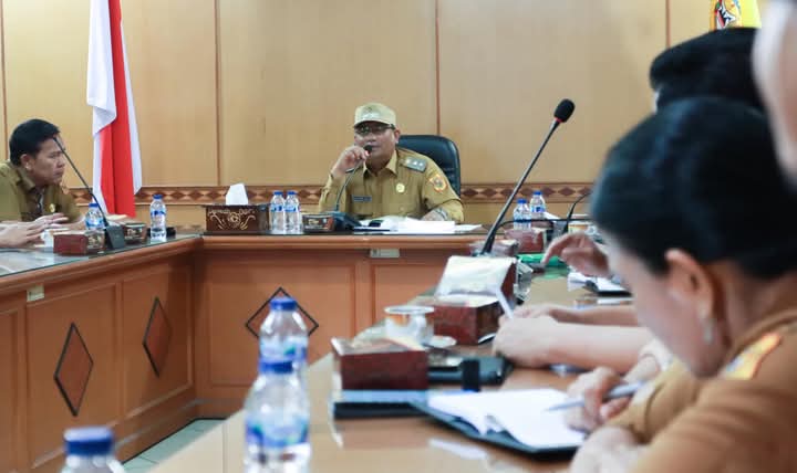 Usai Apel Gabungan, Wakil Bupati Dairi Wahyu Daniel Sagala Memimpin Coffee Morning Bersama Jajaran ASN Pemkab Dairi