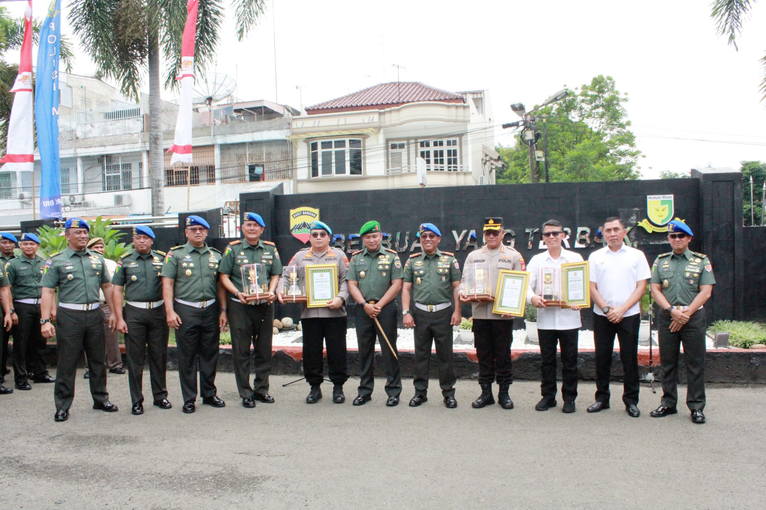 Sinergitas TNI-Polri, Kabid Propam Polda Sumut Direward Komandan Puspomad