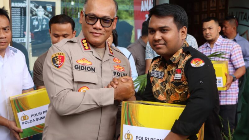 Sambut Ramadan dan Bagi Sembako, Kapolrestabes Medan : Ajak Mahasiswa Jaga Kamtibmas Aman dan Kondusif. 