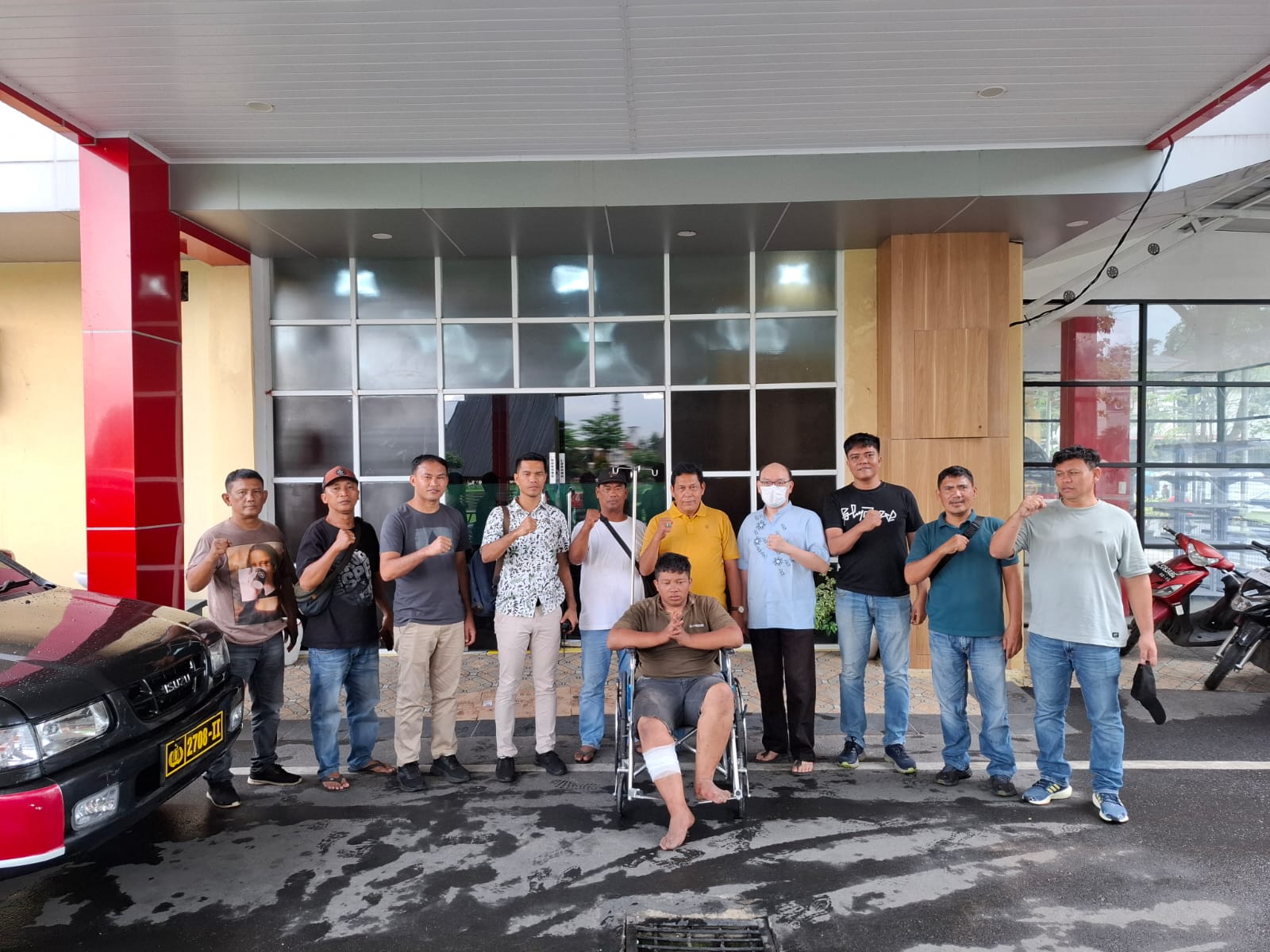Reskrim Polsek Medan Area Amankan Dua Orang Tersangka Pelaku Pencurian Sepeda Motor Satu Orang Tersangka .