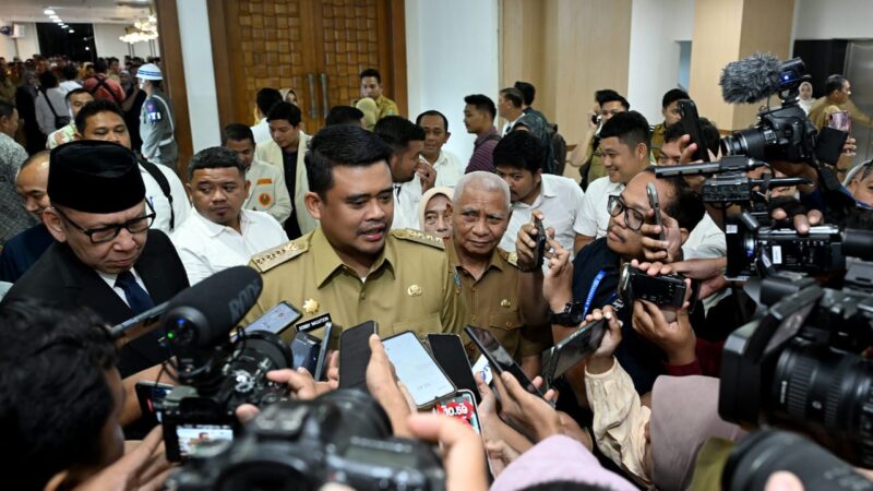 *Hari Pertama Ngantor, Gubernur Sumut Bobby Nasution Tekankan Tugas Pemerintah Melayani Masyarakat*