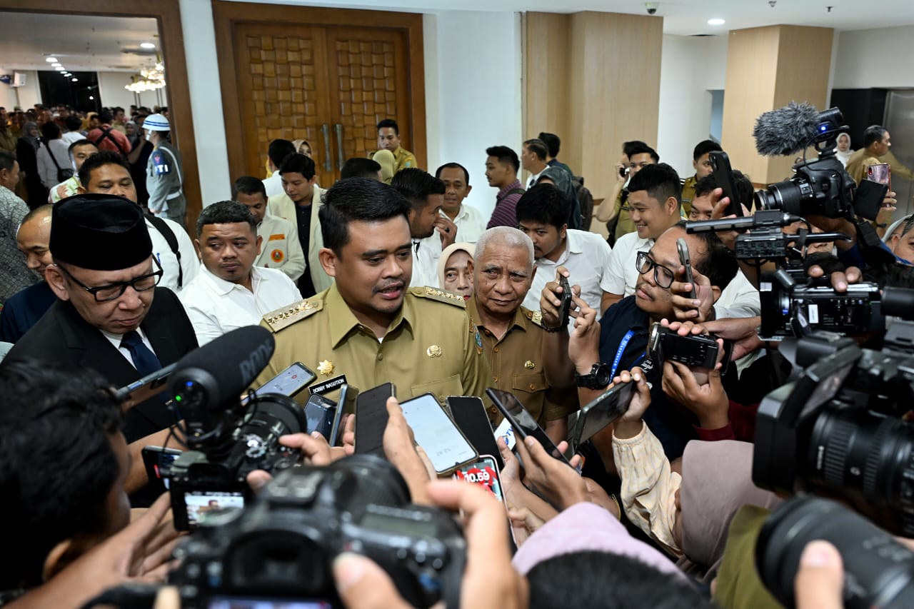 *Hari Pertama Ngantor, Gubernur Sumut Bobby Nasution Tekankan Tugas Pemerintah Melayani Masyarakat*