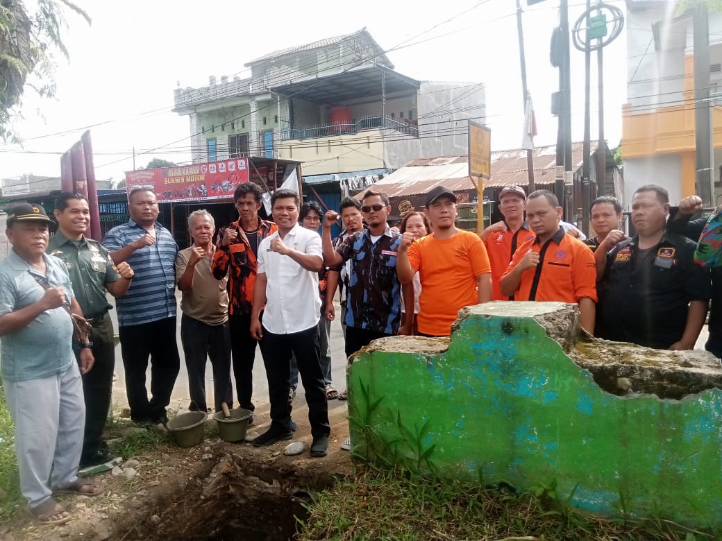 Peletakan Batu Pertama Pembangunan Tugu Selamat Datang Perbatasan Simalingkar B