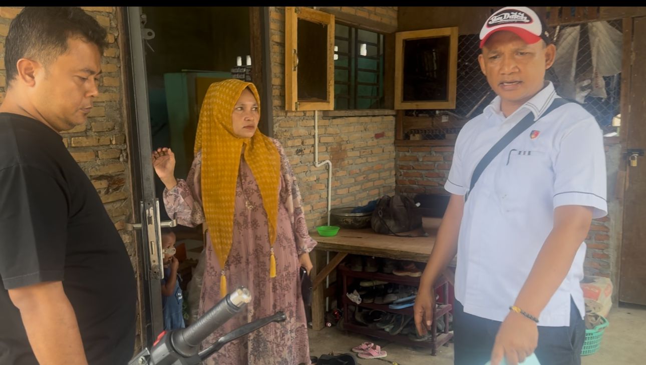 *Endang Gustina: ‘Saya Hanya Jualan Baju, Menghidupi Banyak Anak Dengan Cara yang Halal’*