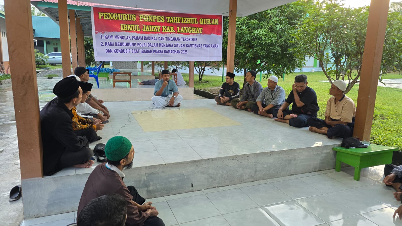 *Pengurus PPTQ Ibnul Jauzi gelar Diskusi Ramadhan dan salurkan Paket Sembako*